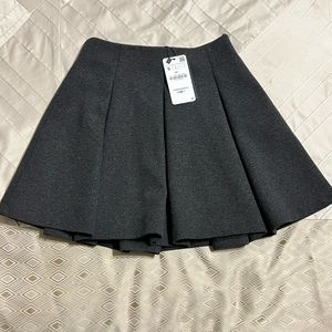 Zara - Gray Skirt NTW. Size Small.